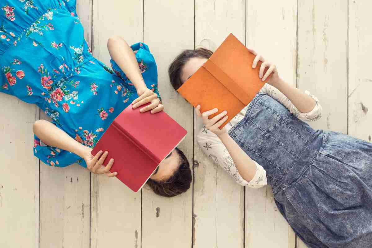 chicas leyendo