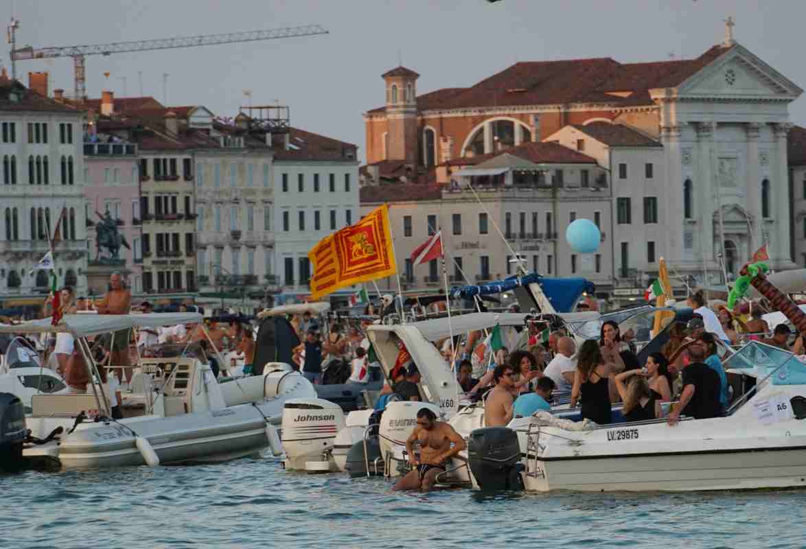 Turistas problemas entrada Venecia