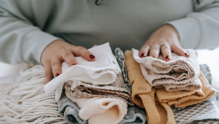 ropa de bebé mamá recién nacido maternidad