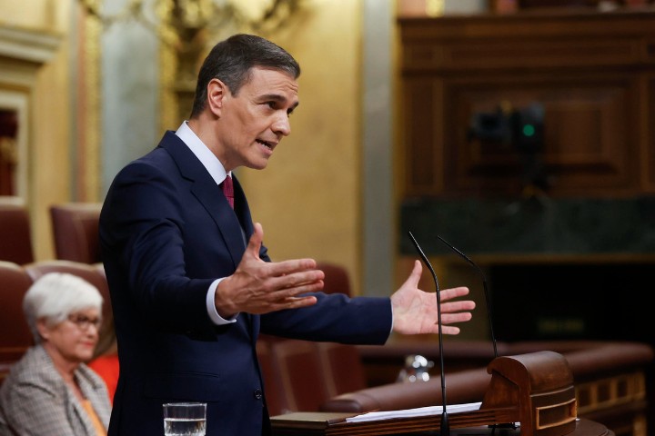 La amenaza de Pedro Sánchez en los Latin Grammy.