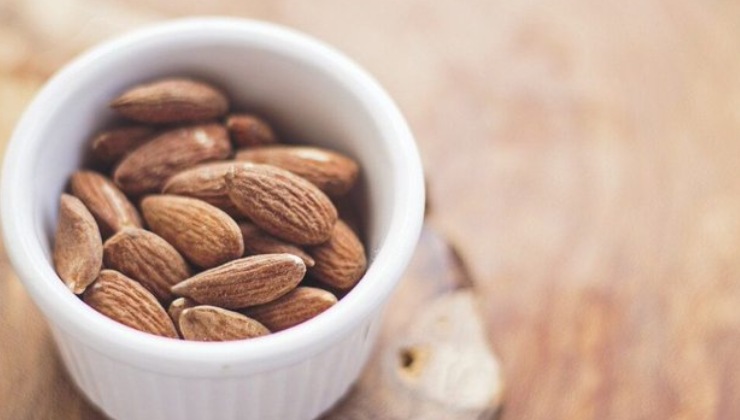 Comer almendras en Navidad