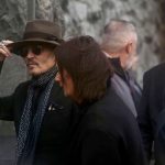 JohnnyDepp en el funeral de su amigo.