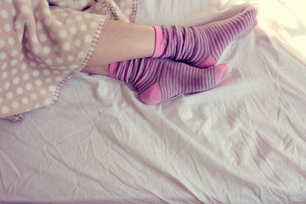Beneficios de dormir con calcetines