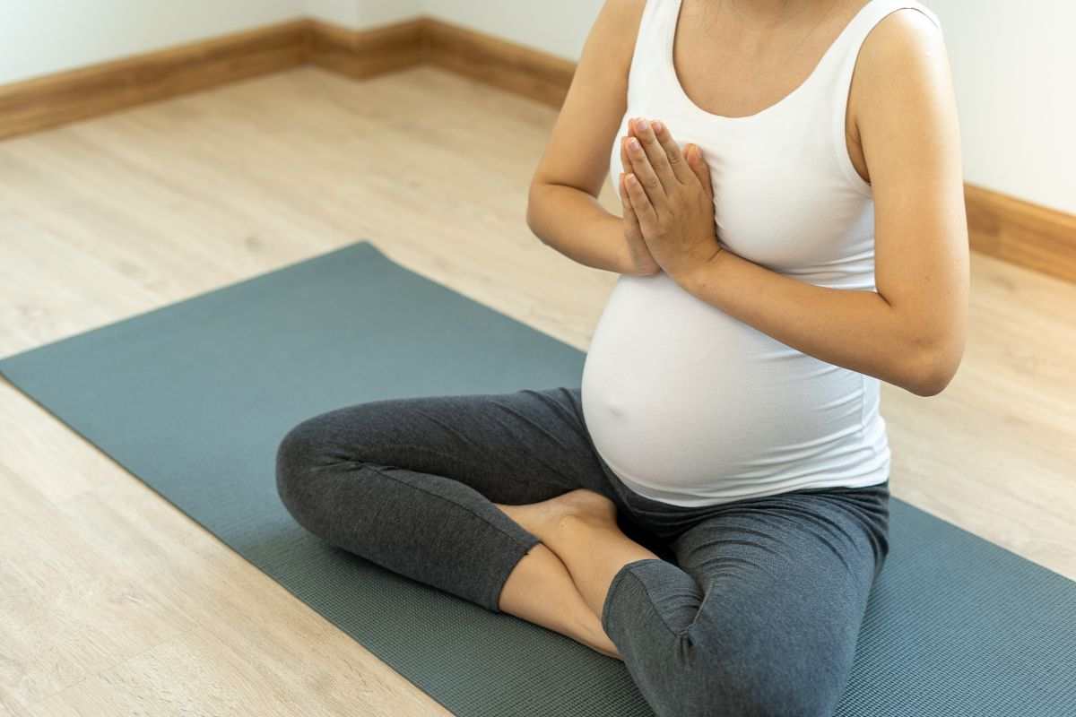 practicar yoga embarazada 